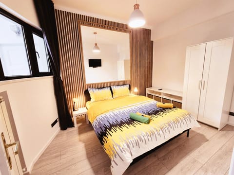 Bedroom, internet, wardrobe