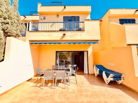 Property building, Patio, Day, View (from property/room), Balcony/Terrace, Dining area, sunbed