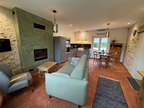 Communal lounge/ TV room, Kitchen or kitchenette, Living room, Dining area