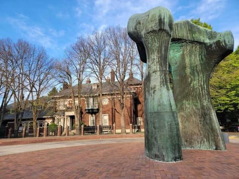 Robin's Egg, Private Downtown, Pet-Friendly Gem House in Columbus