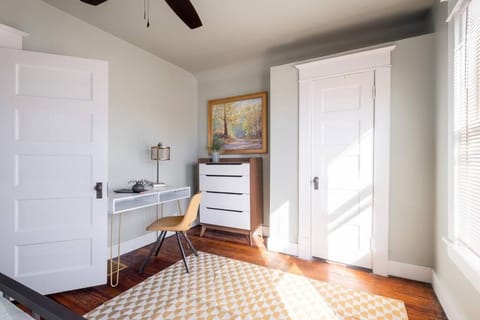 Robin's Egg, Private Downtown, Pet-Friendly Gem House in Columbus