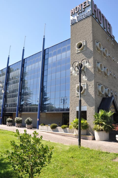 Facade/entrance, Day, Summer