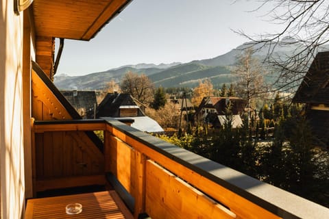 View (from property/room), Balcony/Terrace, Mountain view