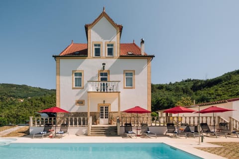 Property building, Patio, Spring, Natural landscape, Balcony/Terrace, Mountain view, Pool view, Swimming pool, Swimming pool, Open Air Bath, sunbed