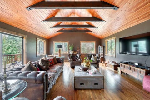 Highland Farms - Your Private Forest Farm House in Mount Hood Village