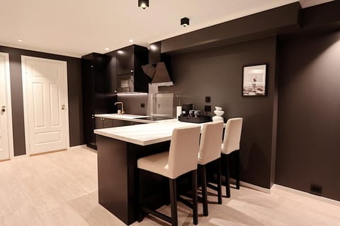 Coffee/tea facilities, Kitchen or kitchenette, Dining area