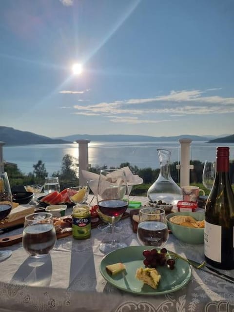 Day, Natural landscape, Summer, Food and drinks, Dining area, Food, Mountain view, Sea view, Dinner