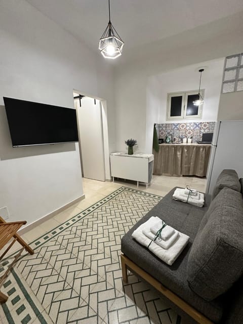 TV and multimedia, Kitchen or kitchenette, Living room, Photo of the whole room, Dining area