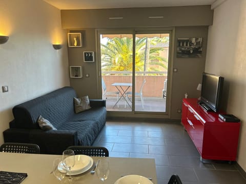 Bed, TV and multimedia, Balcony/Terrace, Living room, heating, internet, air conditioner