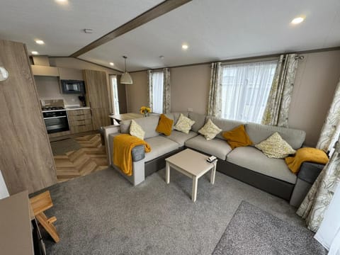 TV and multimedia, Kitchen or kitchenette, Living room, Seating area, Dining area, oven, pet friendly, stove