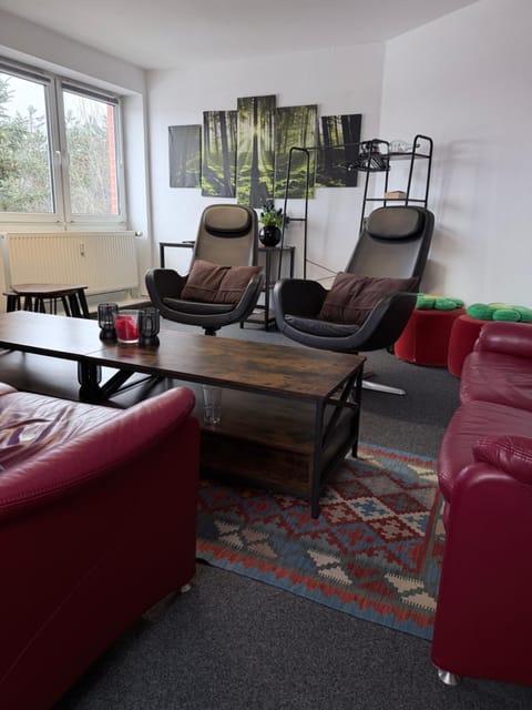 Bed, TV and multimedia, Living room, Photo of the whole room, Seating area, Bedroom