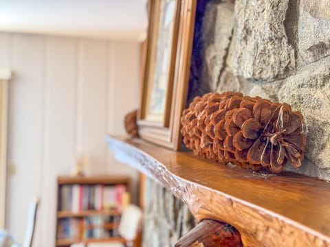 Yosemite Mountaintop Retreat on 100 acres, 2 Homes, 2 hot tubs, pool House in Mariposa