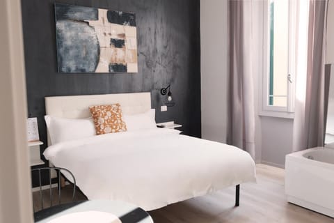 Photo of the whole room, Bedroom, Bath