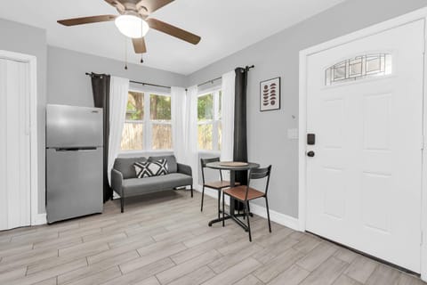 Seating area, Dining area