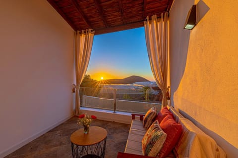 Balcony/Terrace, Mountain view
