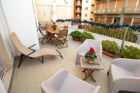 View (from property/room), Balcony/Terrace, Seating area