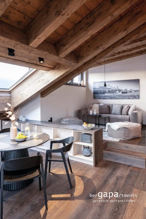 Living room, Photo of the whole room, Seating area, Dining area, Bedroom