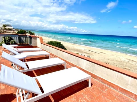 Natural landscape, View (from property/room), Balcony/Terrace, Beach, Sea view, sunbed