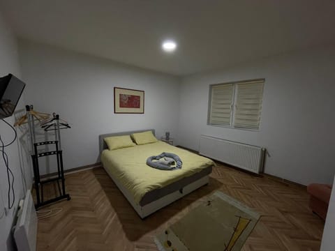 Photo of the whole room, Bedroom, heating, wardrobe