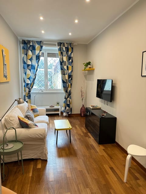 Communal lounge/ TV room, Living room, Seating area