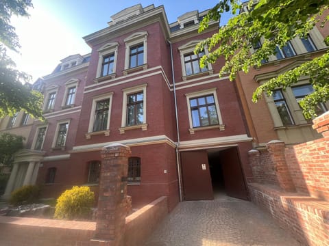 Property building, Day