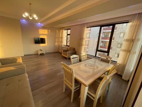 TV and multimedia, Seating area, Dining area