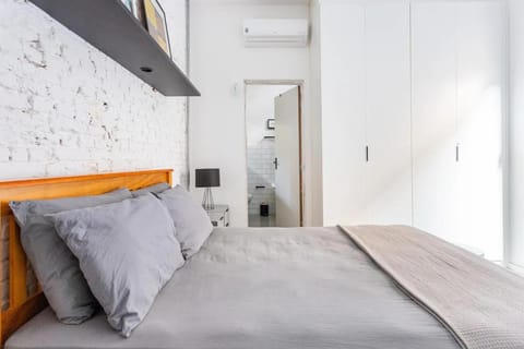 Bed, Photo of the whole room, Bedroom, wardrobe, air conditioner