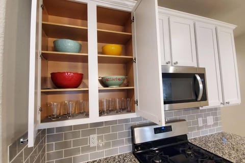 Katy Vibes With Jacuzzi, Elegant and Peaceful 3BR House in Harris County