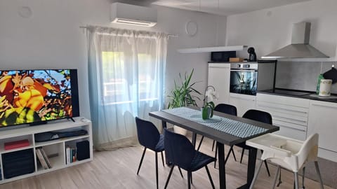 TV and multimedia, Living room, Dining area, kitchen