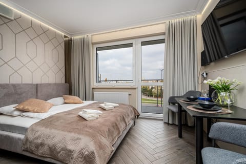 Bed, TV and multimedia, Photo of the whole room, Seating area, Bedroom, towels