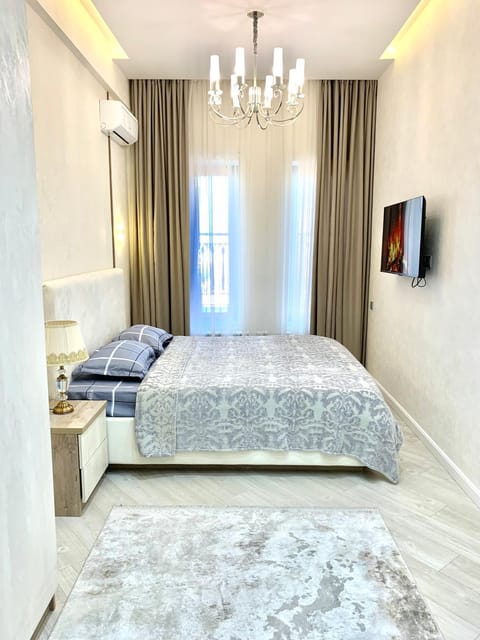 Bed, TV and multimedia, Bedroom