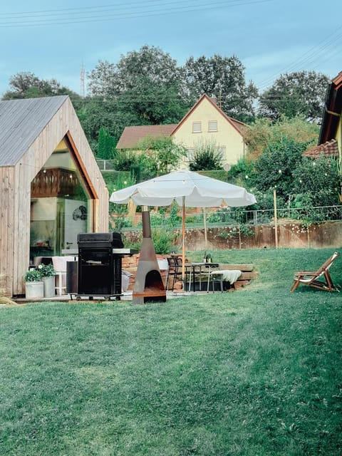 Property building, BBQ facilities, Balcony/Terrace, sunbed