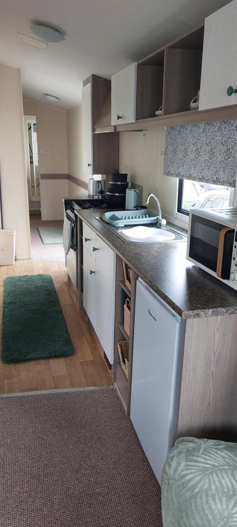 Kitchen or kitchenette, oven, stove