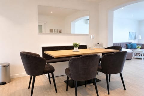 Living room, Seating area, Dining area