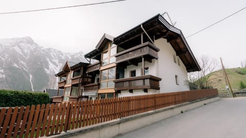 Property building, Day, Street view