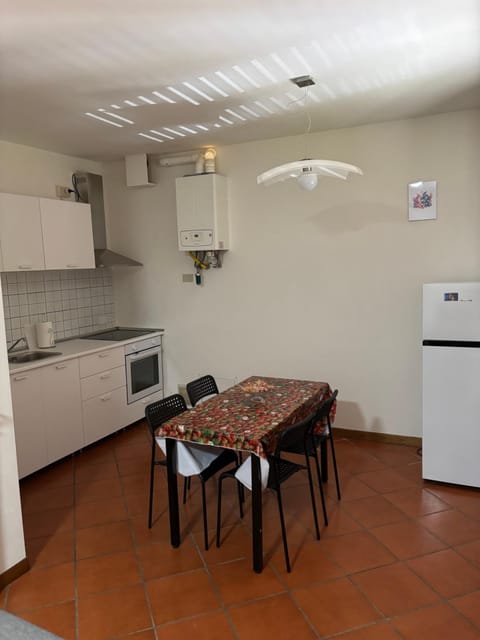 Kitchen or kitchenette, Dining area, oven, stove