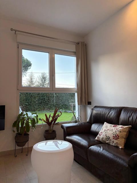 Living room, Garden view