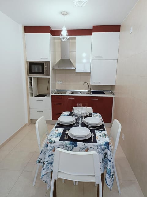 Kitchen or kitchenette, Dining area, stove, toaster