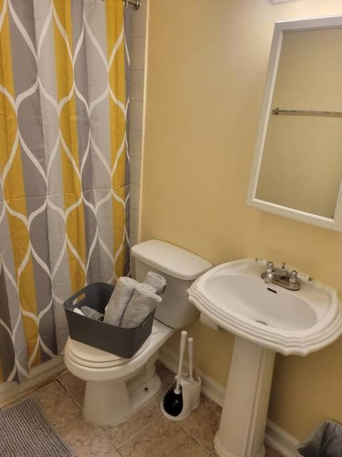 Toilet, Bathroom, towels