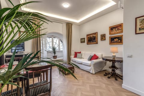 Bed, Living room, Photo of the whole room, Seating area