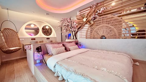 Bed, Bathroom, Photo of the whole room