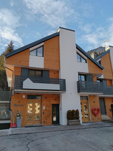 Appartamento 2 Residenza RODODENDRO Apartment in Trentino-South Tyrol