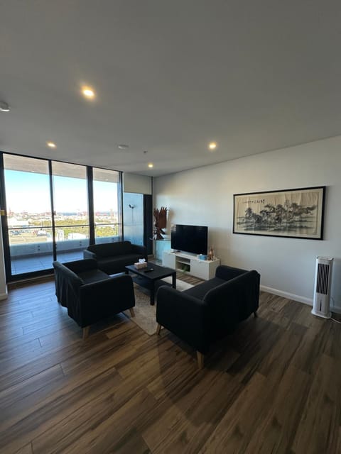 Communal lounge/ TV room, TV and multimedia, Living room, Seating area, Evening entertainment