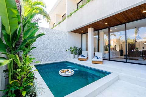 Swimming pool, Breakfast