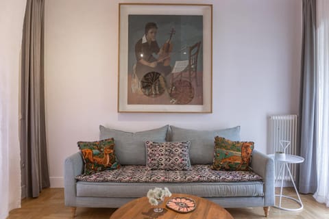 Living room, Decorative detail, Seating area