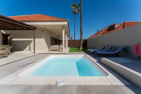 Garden, Dining area, Swimming pool