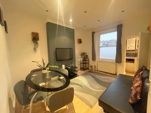 TV and multimedia, Kitchen or kitchenette, Living room, Photo of the whole room, Seating area, Dining area, Bedroom
