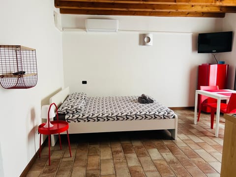 Bed, Photo of the whole room