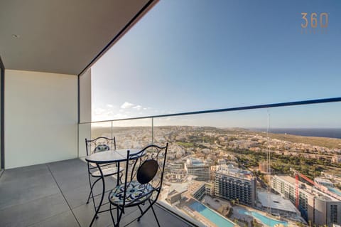 Patio, Day, Natural landscape, Bird's eye view, View (from property/room), Balcony/Terrace, Dining area, City view, Pool view, Sea view, Swimming pool