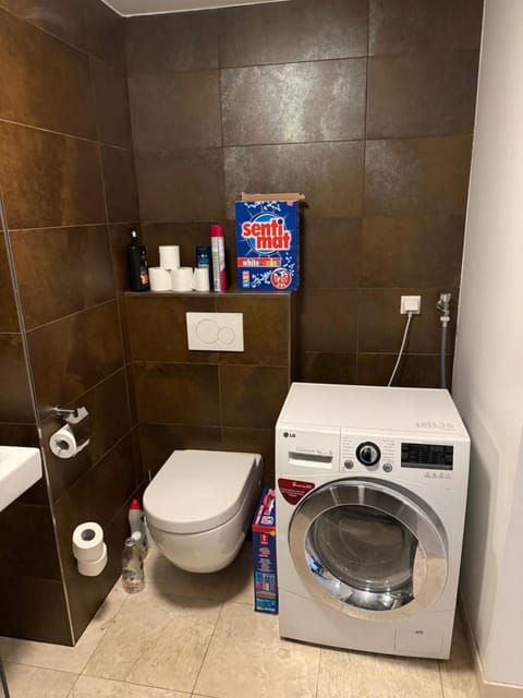 Toilet, Bathroom, washing machine